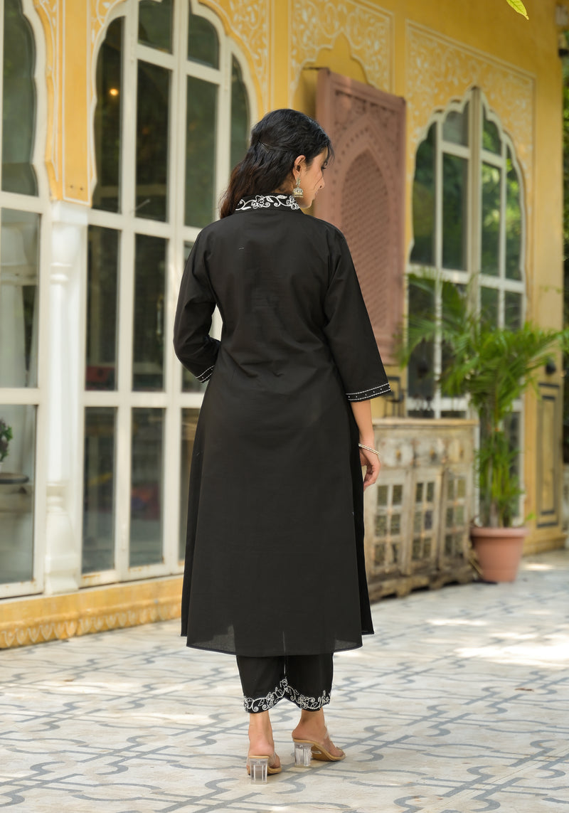 Kaala Dhaaga Suit Set with Embroidery Detailing