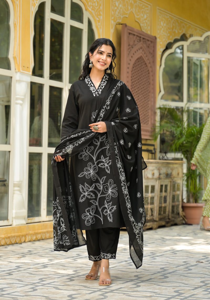 Kaala Dhaaga Suit Set with Embroidery Detailing