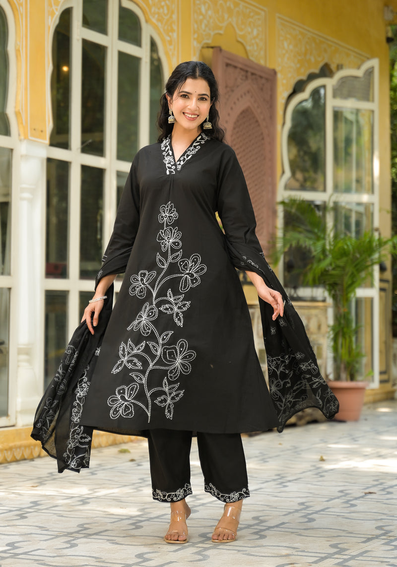 Kaala Dhaaga Suit Set with Embroidery Detailing