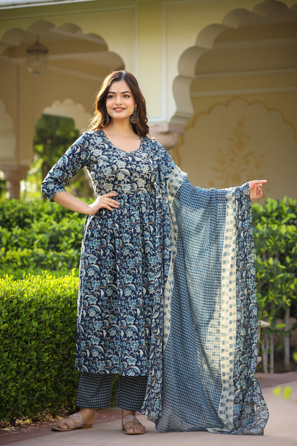 Deep Sapphire Lace Detailed Zari Suit Set