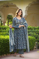 Deep Sapphire Lace Detailed Zari Suit Set