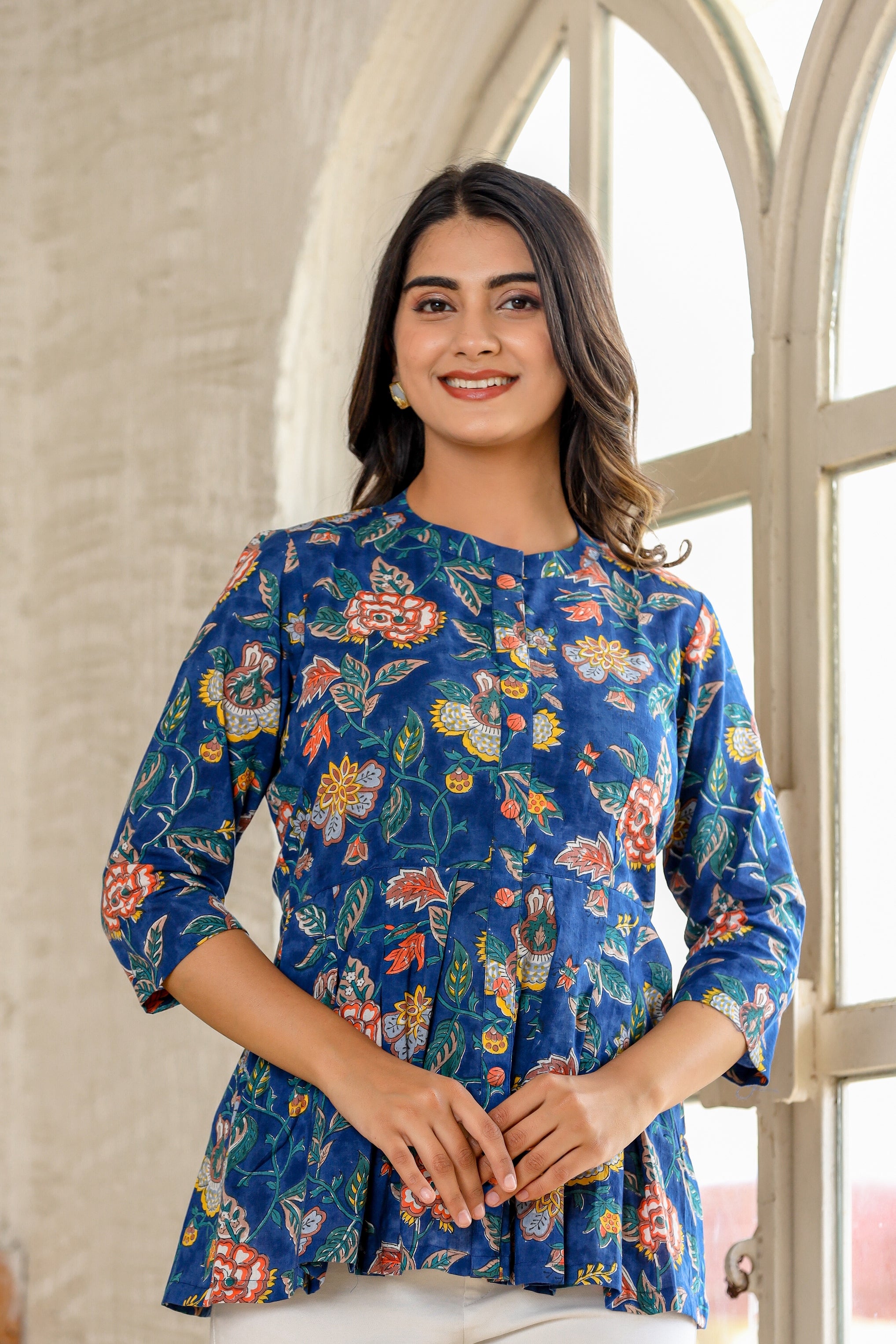 CALM BLUE FLORAL TOP
