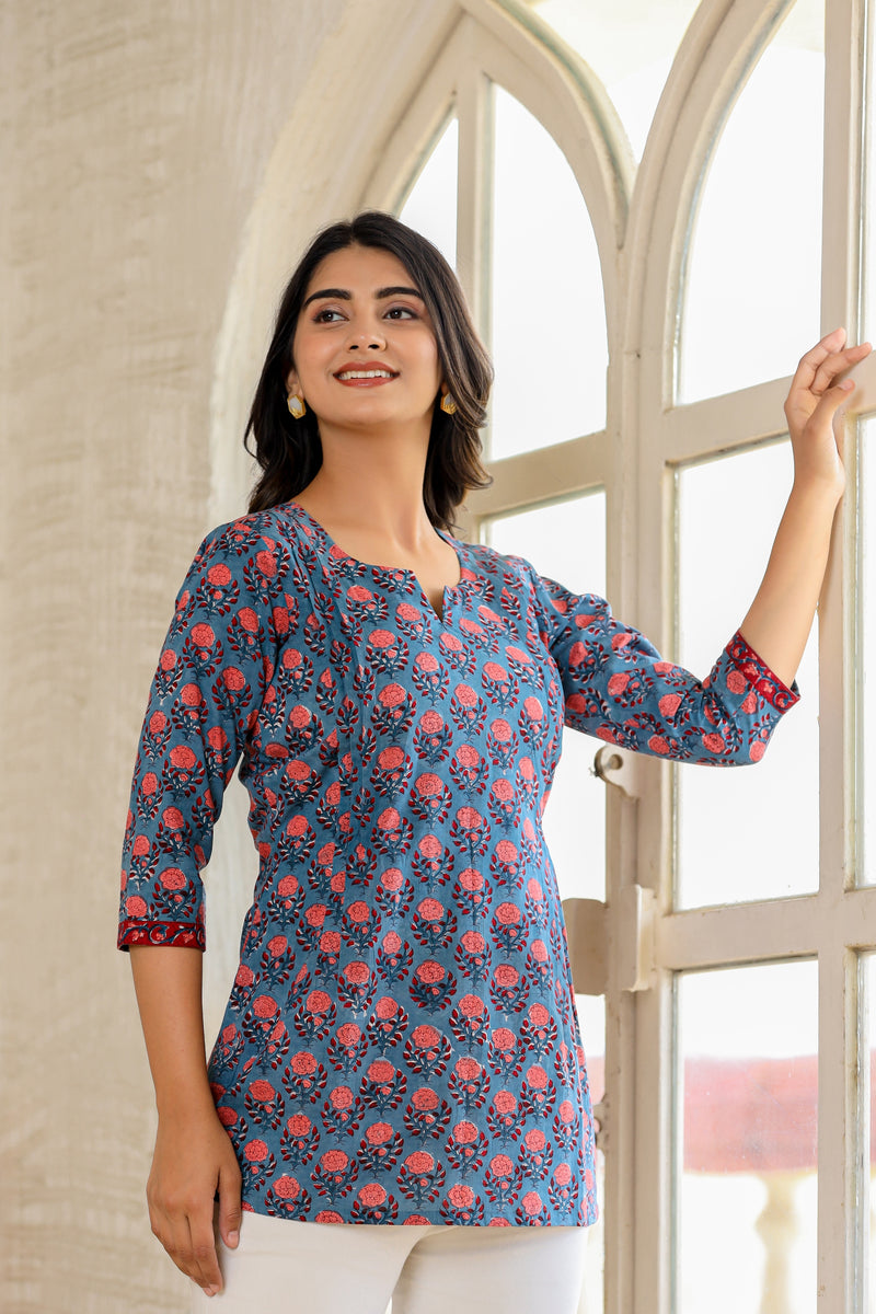 BLUE BLOOMS TOP