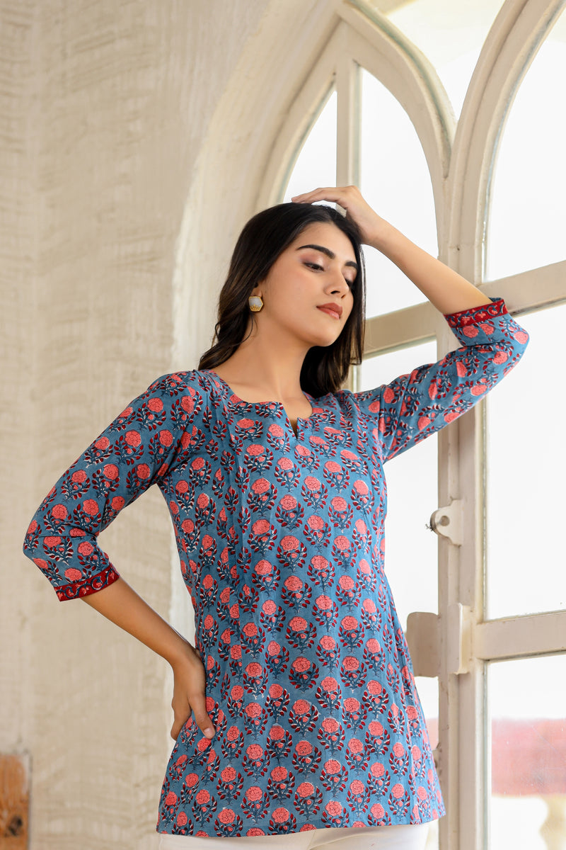 BLUE BLOOMS TOP