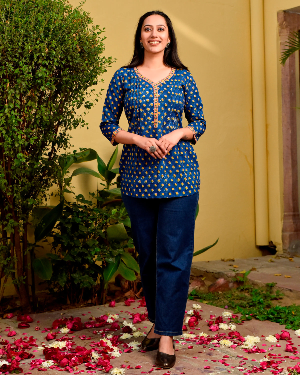 Short kurta ke design deals