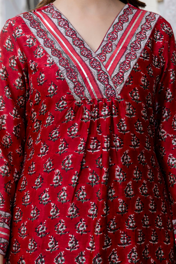 Siya Pure Chanderi Straight Fit Suit Set with Lace Detail(Plus Size)