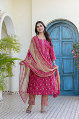 Zarika Rani Pink Floral Print Suit Set With Chiffon Cotton Dupatta