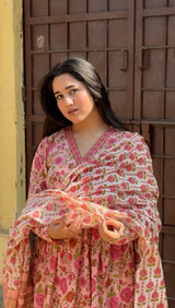 • Elegant Rose Pink Floral Suit Set with Kota Doria Dupatta
