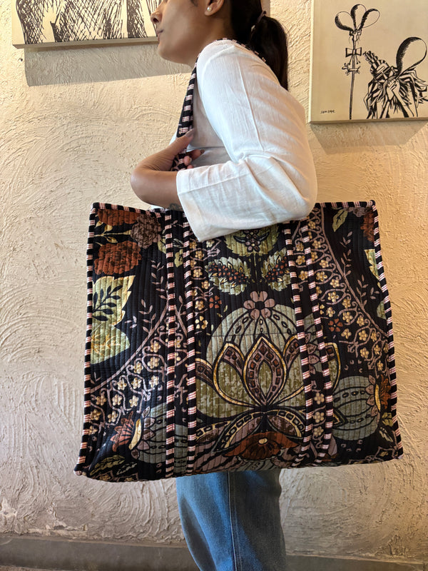 Rave garden black quilted tote bag