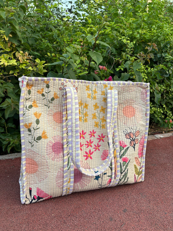 Dreamy garden offwhite large quilted tote bag