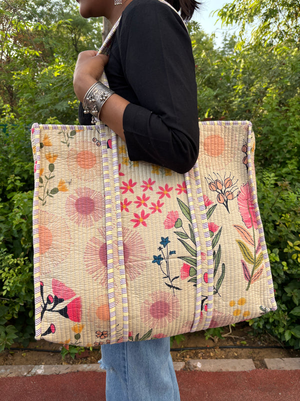 Dreamy garden offwhite large quilted tote bag