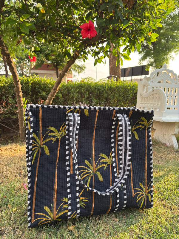 Palms black quilted tote bag