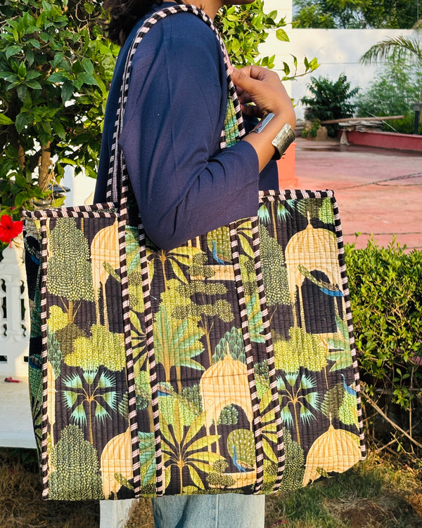Foresta black quilted tote bag