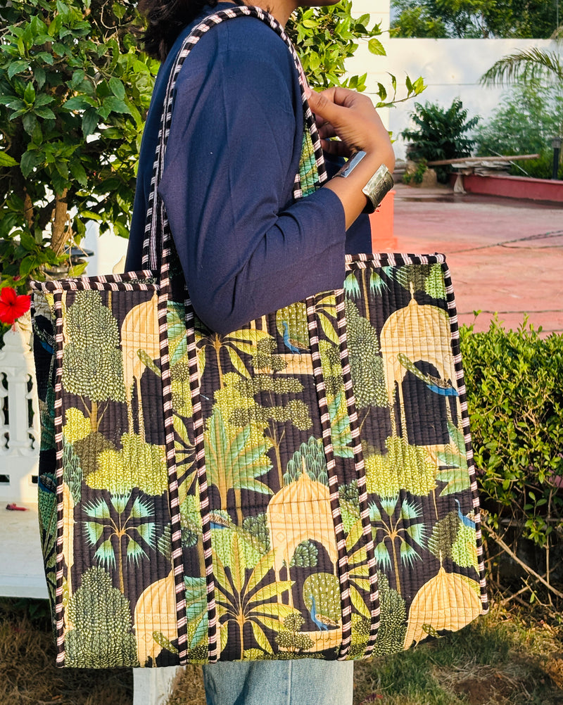 Foresta black quilted tote bag