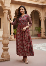 Zarangi Mehroon Palace Courtyard Buta Tradition Luxe Ethnic Kurti