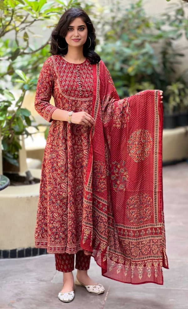 Traditional Maroon Paisley Print Cotton Suit Set with mul cotton dupatta