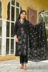 Kaala Dhaaga Suit Set with Embroidery Detailing